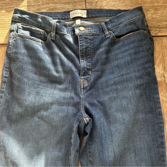 Frame Le Easy Flair Aspire Raw Hem Blue Jeans, Size 31 - Picture 6 of 8